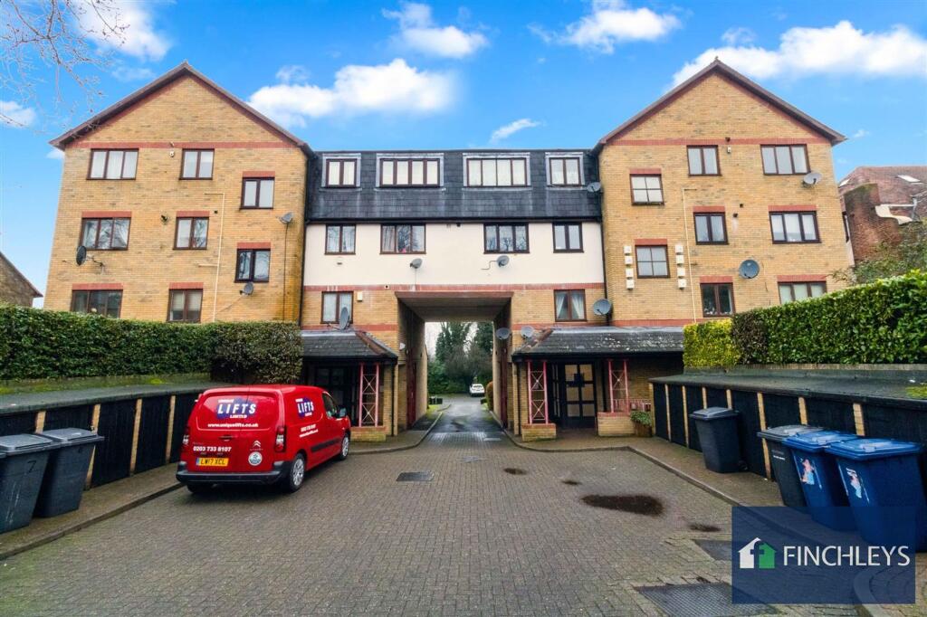 3 bed 1st Floor Flat for rent in London. From Finchleys - Finchley