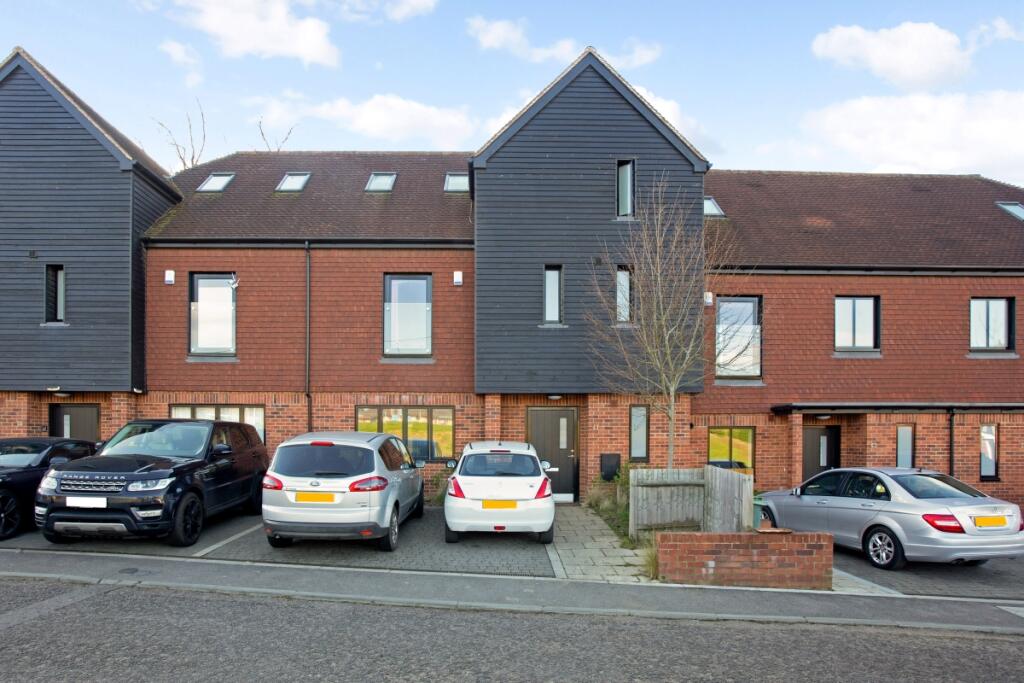 5 bed Mid Terraced House for rent in Otford. From Hamptons - Sevenoaks