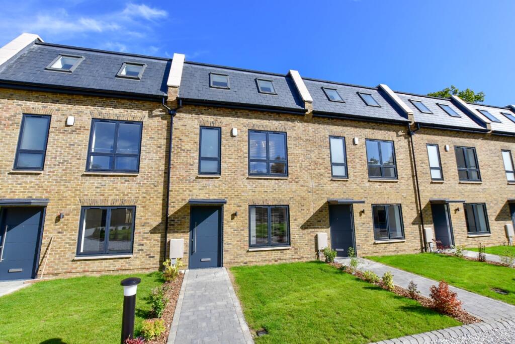 4 bed Mid Terraced House for rent in Hartley. From Hamptons - Sevenoaks 4 bed Mid Terraced House for rent in Hartley. From Hamptons - Sevenoaks