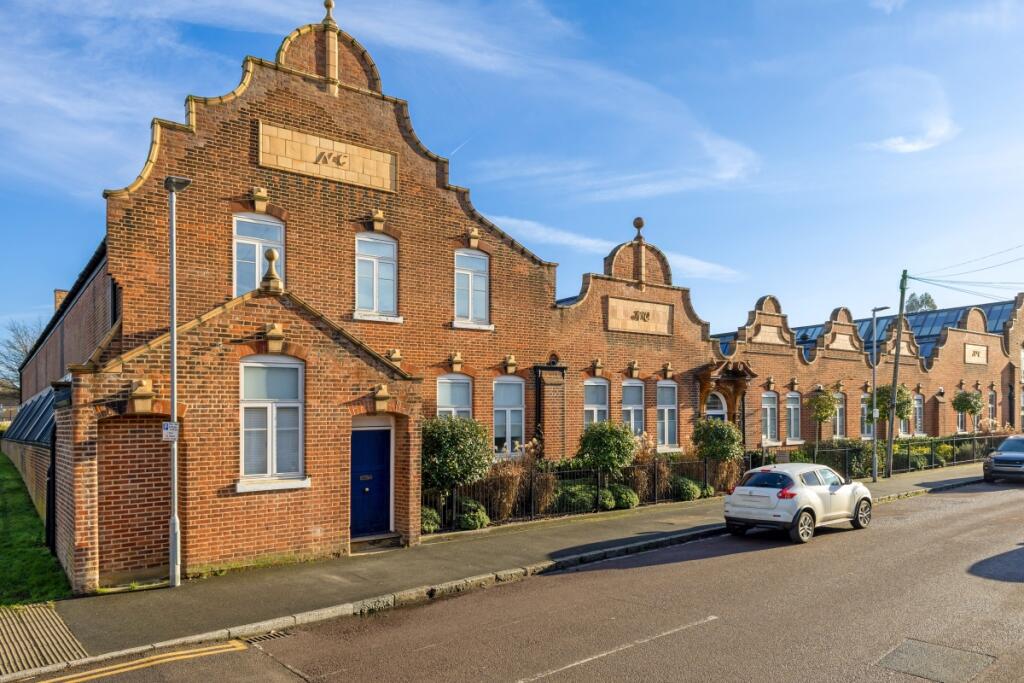 2 bed Duplex for rent in . From Hamptons - St Albans