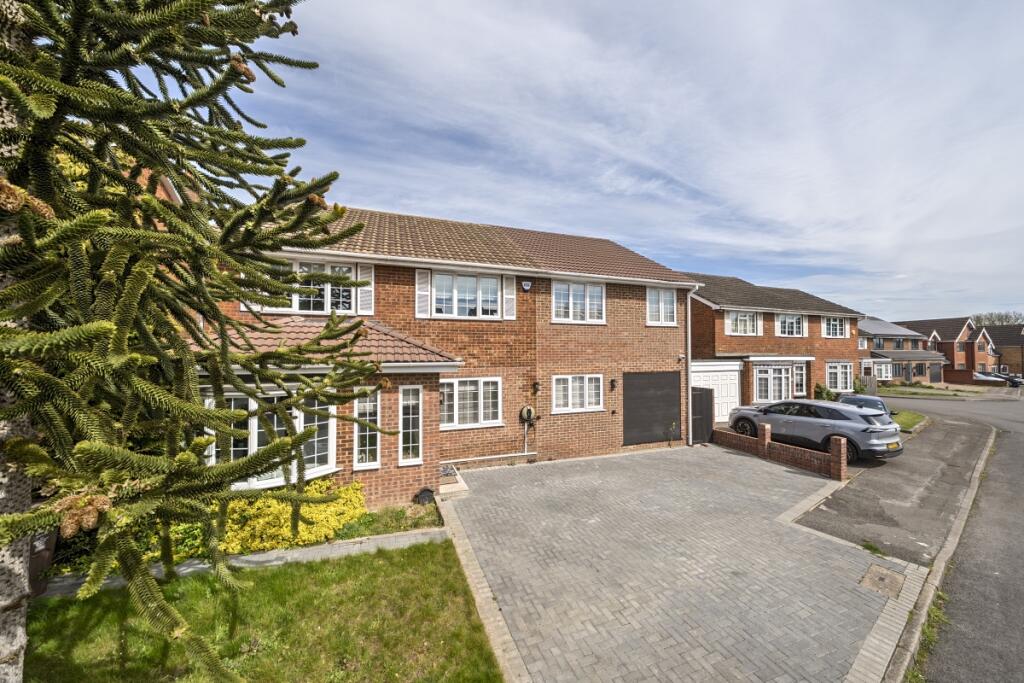 4 bed Detached for rent in Frogmore. From Hamptons - St Albans