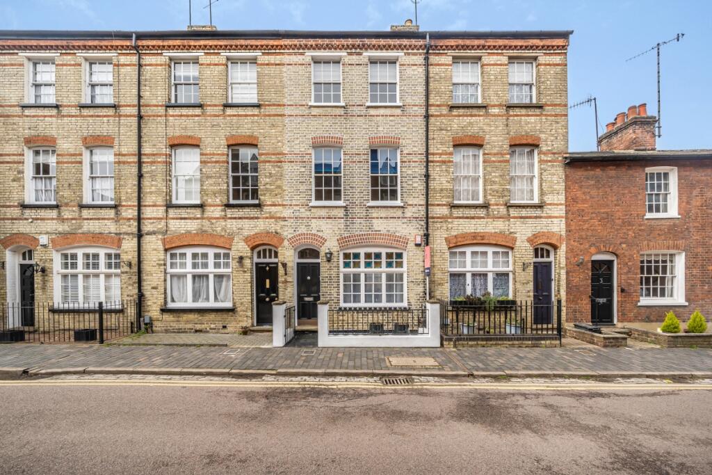 5 bed Town House for rent in St Albans. From Hamptons - St Albans