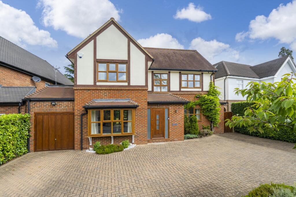 5 bed Detached for rent in Radlett. From Hamptons - St Albans 5 bed Detached for rent in Radlett. From Hamptons - St Albans