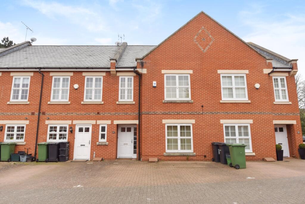 3 bed Mid Terraced House for rent in Frogmore. From Hamptons - St Albans