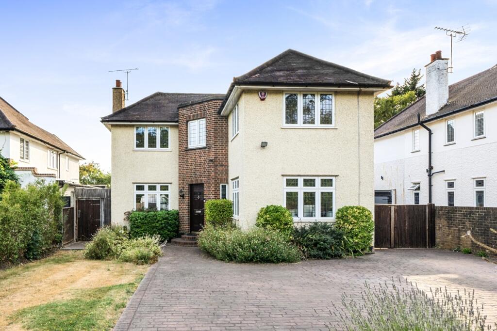 5 bed Detached for rent in Radlett. From Hamptons - St Albans