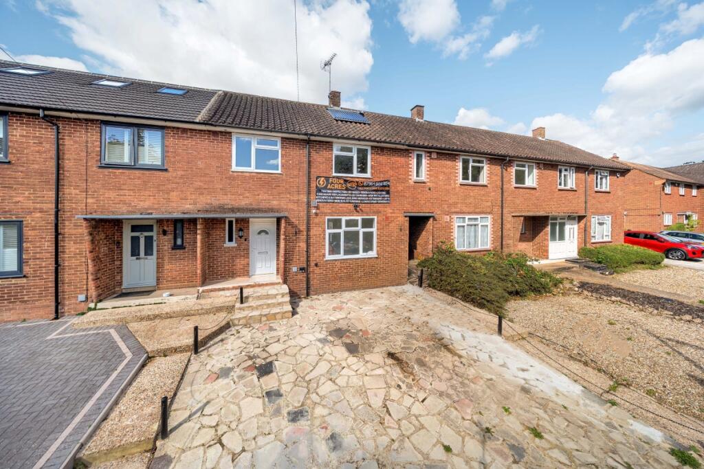 3 bed Mid Terraced House for rent in Park Street. From Hamptons - St Albans