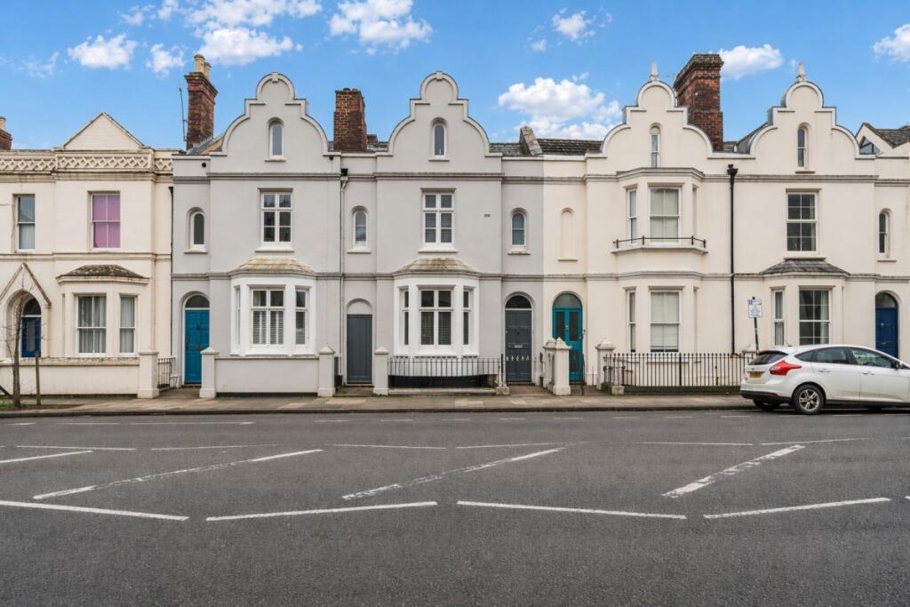4 bed Mid Terraced House for rent in Royal Leamington Spa. From Hamptons - Stratford-upon-Avon