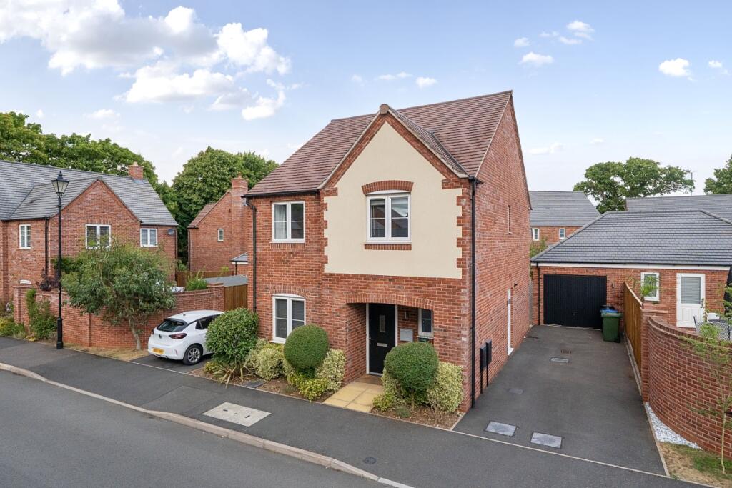 4 bed Detached for rent in Tiddington. From Hamptons - Stratford-upon-Avon