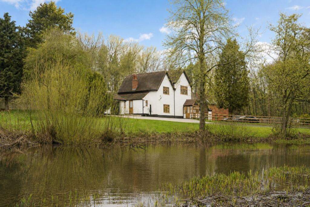 4 bed Semi Detached for rent in Major's Green. From Hamptons - Stratford-upon-Avon