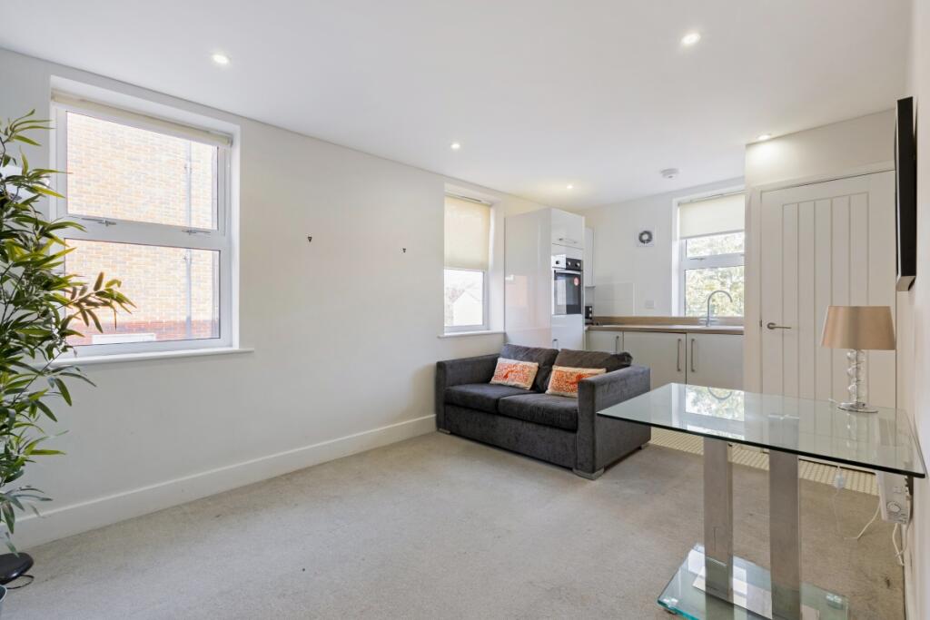 1 bed 1st Floor Flat for rent in Stratford-upon-Avon. From Hamptons - Stratford-upon-Avon