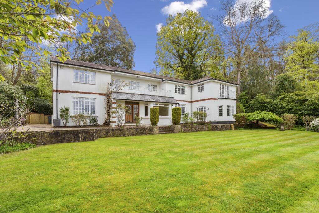 5 bed Detached for rent in Chertsey. From Hamptons - Sunningdale 5 bed Detached for rent in Chertsey. From Hamptons - Sunningdale