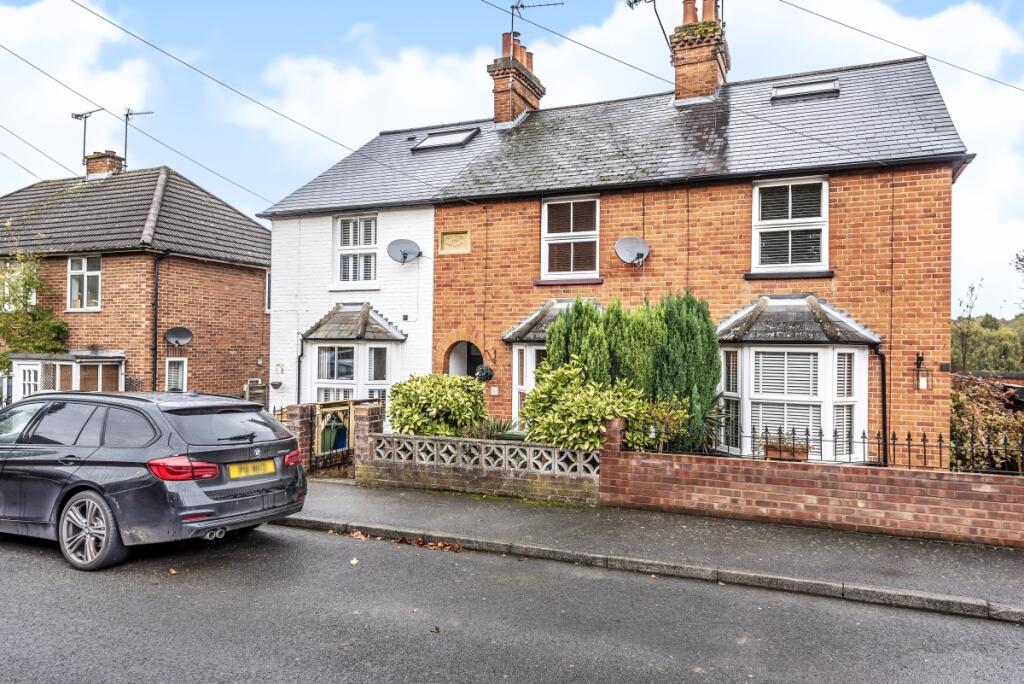 2 bed Mid Terraced House for rent in Chavey Down. From Hamptons - Sunningdale