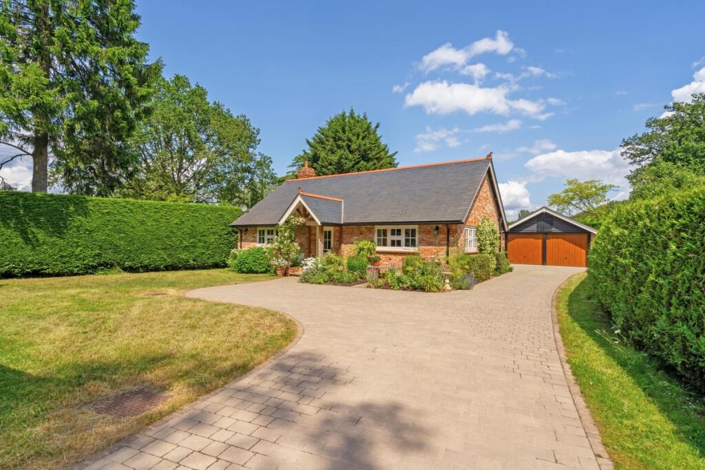 5 bed Detached for rent in West End. From Hamptons - Sunningdale 5 bed Detached for rent in West End. From Hamptons - Sunningdale