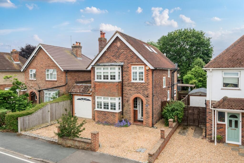 5 bed Detached for rent in Woking. From Hamptons - Sunningdale 5 bed Detached for rent in Woking. From Hamptons - Sunningdale