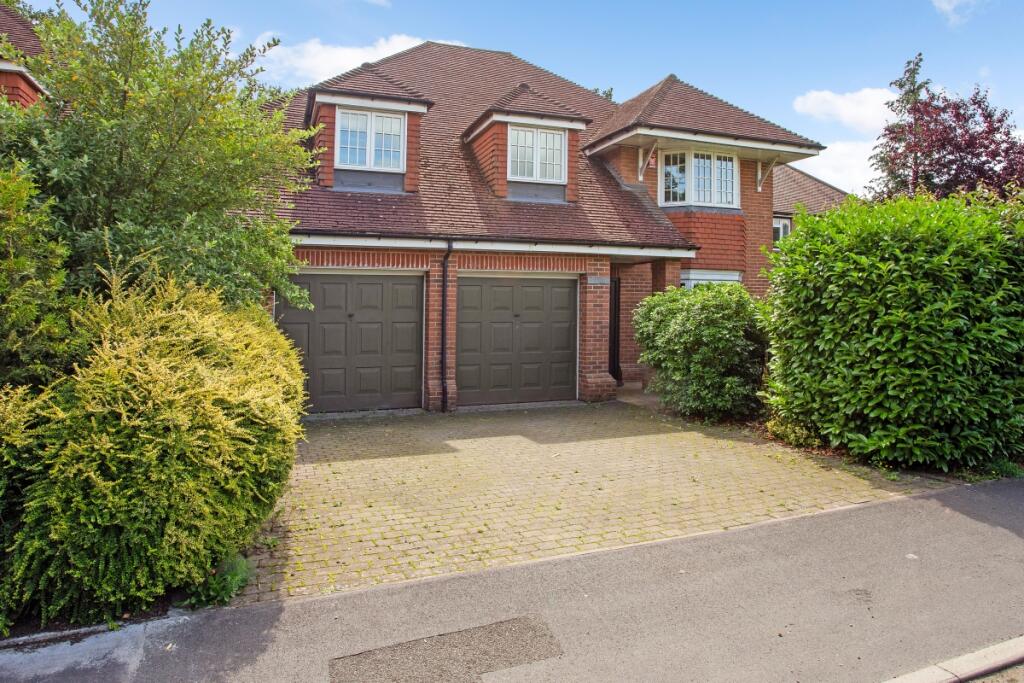 5 bed Detached for rent in Ascot. From Hamptons - Sunningdale 5 bed Detached for rent in Ascot. From Hamptons - Sunningdale