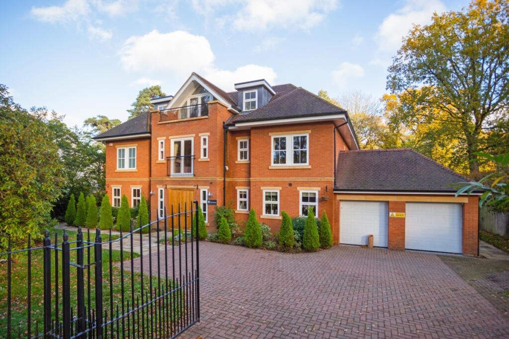 6 bed Detached for rent in Ascot. From Hamptons - Sunningdale 6 bed Detached for rent in Ascot. From Hamptons - Sunningdale