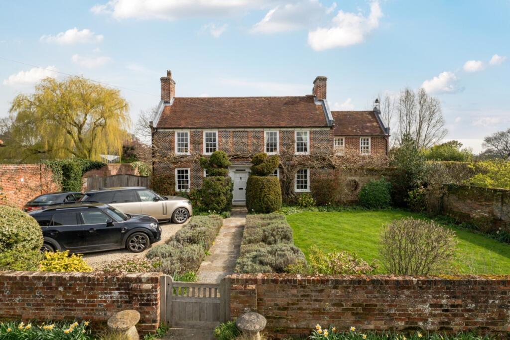 5 bed Detached for rent in Chobham. From Hamptons - Sunningdale