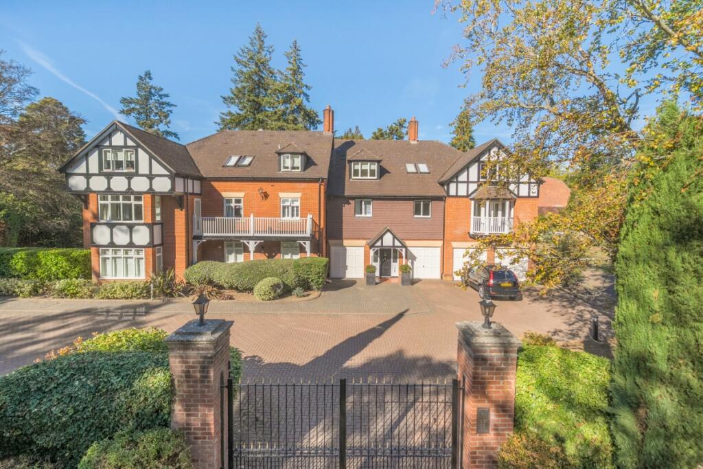 2 bed 1st Floor Flat for rent in Sunninghill. From Hamptons - Sunningdale