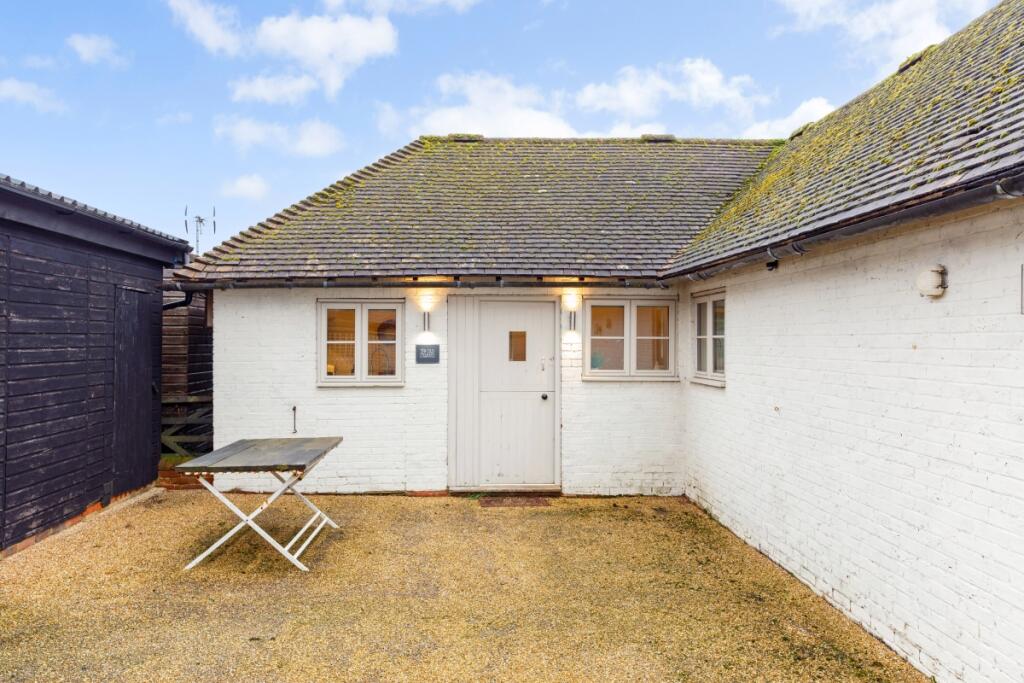 1 bed Detached for rent in Castle Hill. From Hamptons - Tunbridge Wells