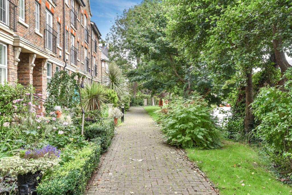 3 bed Mid Terraced House for rent in Tonbridge. From Hamptons - Tunbridge Wells 3 bed Mid Terraced House for rent in Tonbridge. From Hamptons - Tunbridge Wells