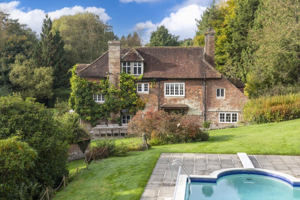 6 bed Barn for rent in Upper Hartfield. From Hamptons - Tunbridge Wells