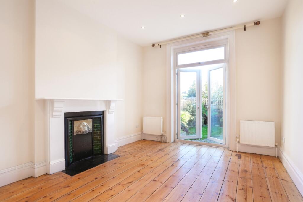 2 bed 1st Floor Flat for rent in Windsor. From Hamptons - Windsor