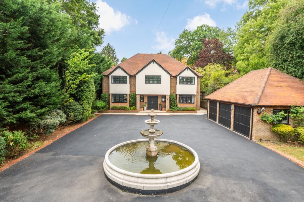 5 bed Detached for rent in Oakley Green. From Hamptons - Windsor