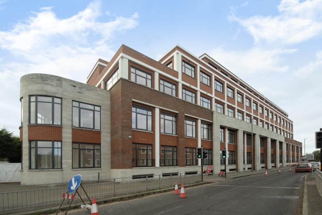 2 bed Apartment for rent in Chertsey. From Hamptons - Windsor