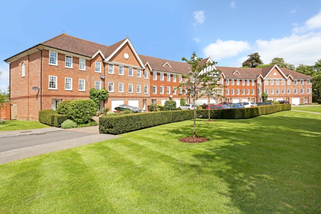 5 bed Town House for rent in Windsor. From Hamptons - Windsor 5 bed Town House for rent in Windsor. From Hamptons - Windsor