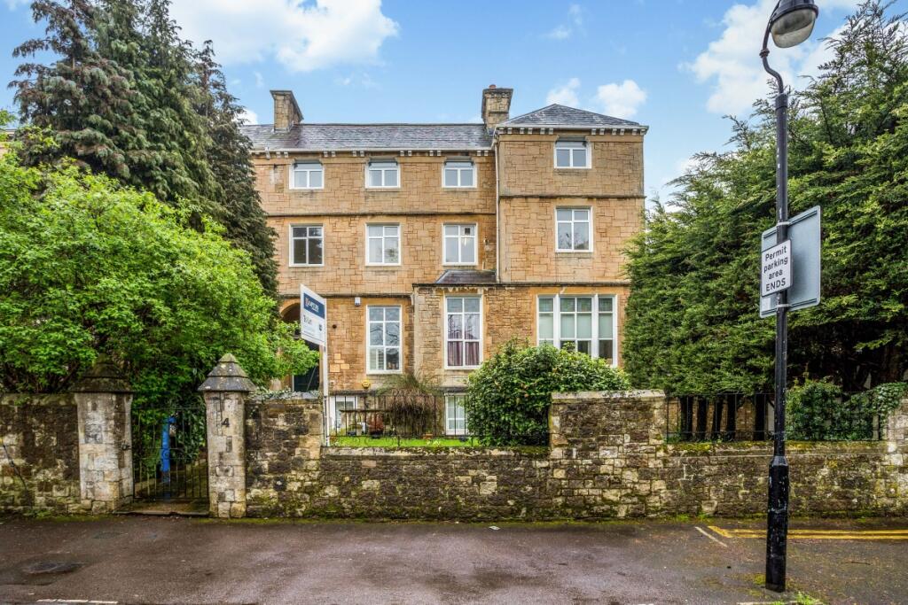 3 bed 1st Floor Flat for rent in Datchet. From Hamptons - Windsor