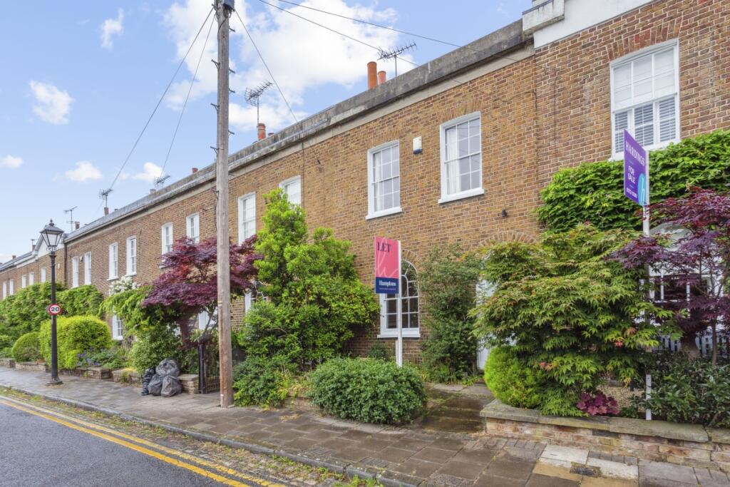 2 bed Mid Terraced House for rent in Windsor. From Hamptons - Windsor