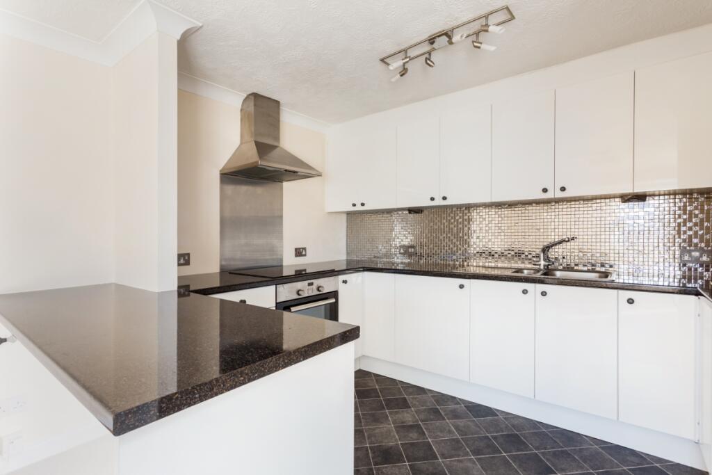 2 bed 1st Floor Flat for rent in Windsor. From Hamptons - Windsor