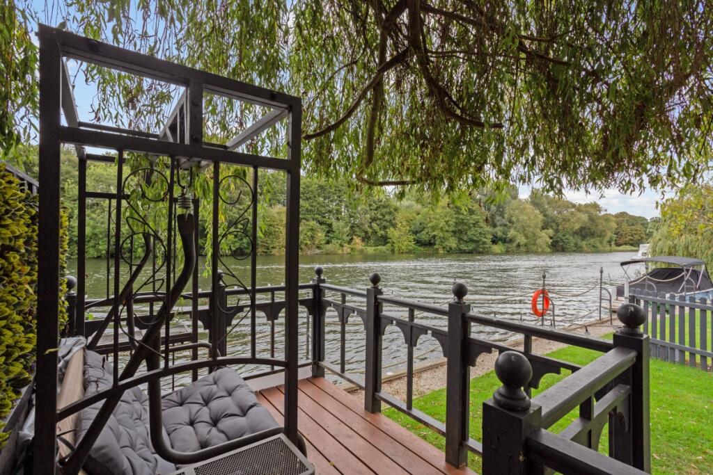 1 bed Detached for rent in Oakley Green. From Hamptons - Windsor
