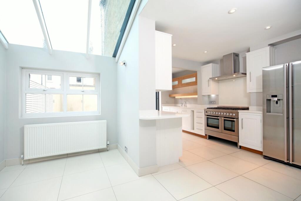 4 bed Town House for rent in Windsor. From Hamptons - Windsor 4 bed Town House for rent in Windsor. From Hamptons - Windsor