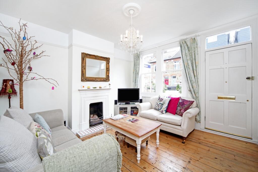 2 bed Mid Terraced House for rent in Windsor. From Hamptons - Windsor