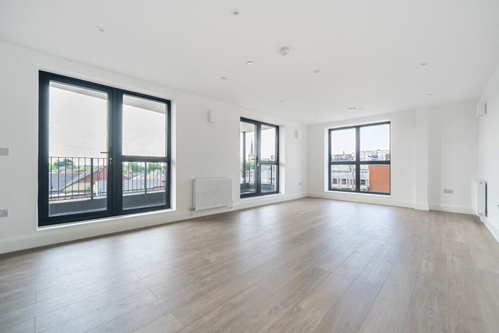 3 bed 1st Floor Flat for rent in Slough. From Hamptons - Windsor