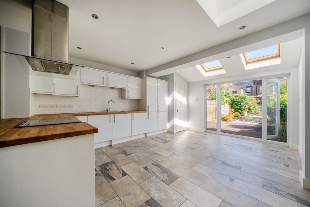4 bed Mid Terraced House for rent in Windsor. From Hamptons - Windsor