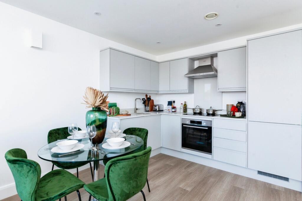 1 bed 1st Floor Flat for rent in Slough. From Hamptons - Windsor