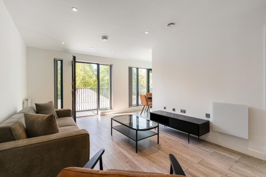 3 bed Apartment for rent in Slough. From Hamptons - Windsor
