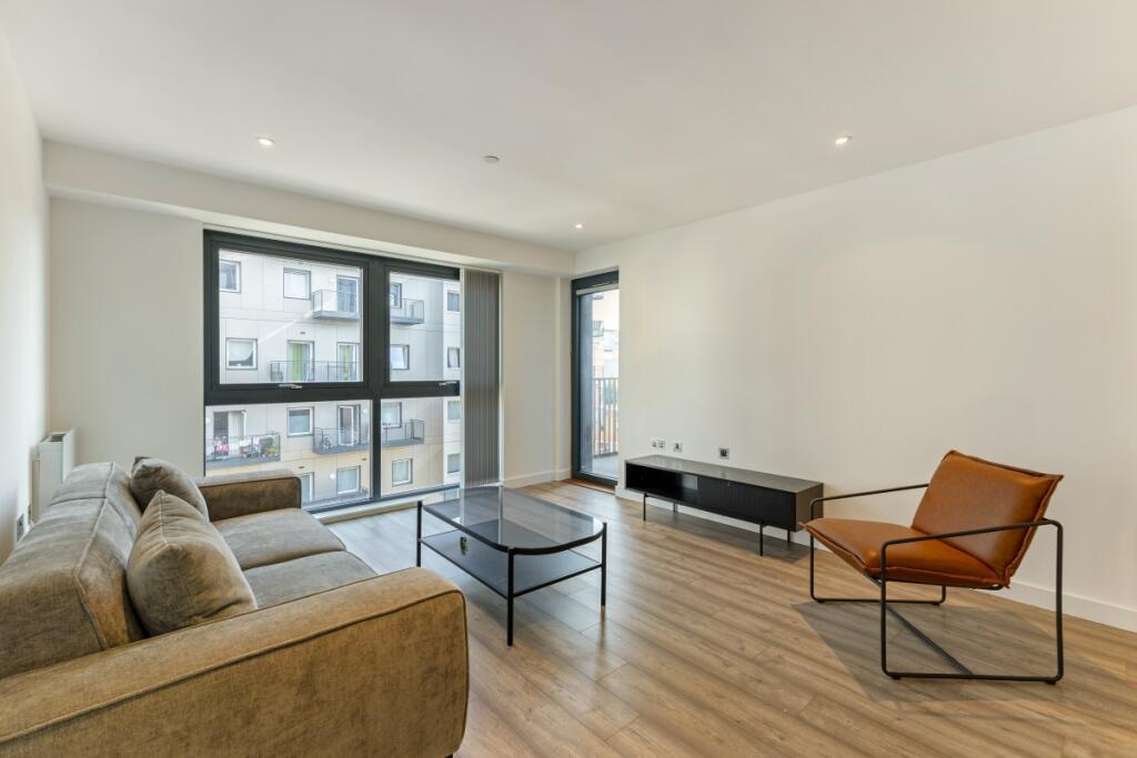 2 bed Apartment for rent in Slough. From Hamptons - Windsor