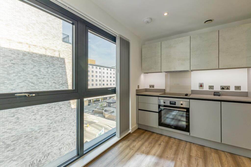 2 bed Apartment for rent in Slough. From Hamptons - Windsor