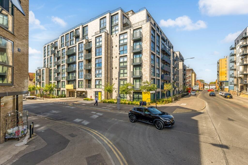 2 bed Apartment for rent in Slough. From Hamptons - Windsor