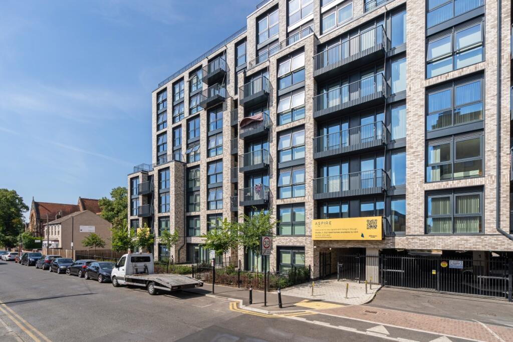 3 bed Apartment for rent in Slough. From Hamptons - Windsor