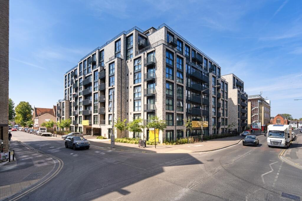 3 bed Apartment for rent in Slough. From Hamptons - Windsor