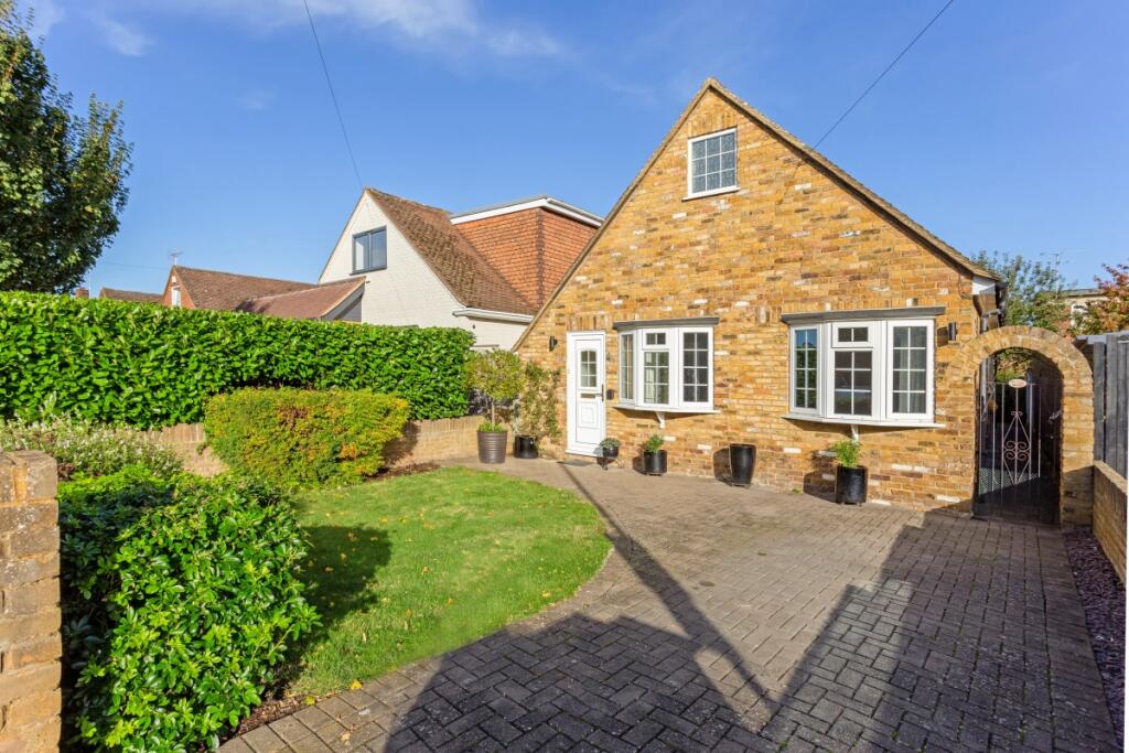 2 bed Bungalow for rent in Windsor. From Hamptons - Windsor