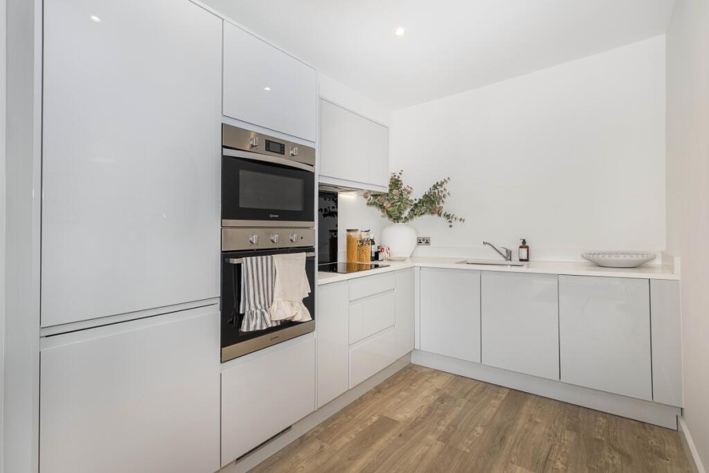 1 bed Apartment for rent in Staines-upon-Thames. From Hamptons - Windsor