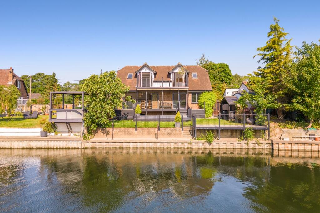 5 bed Detached for rent in Old Windsor. From Hamptons - Windsor 5 bed Detached for rent in Old Windsor. From Hamptons - Windsor