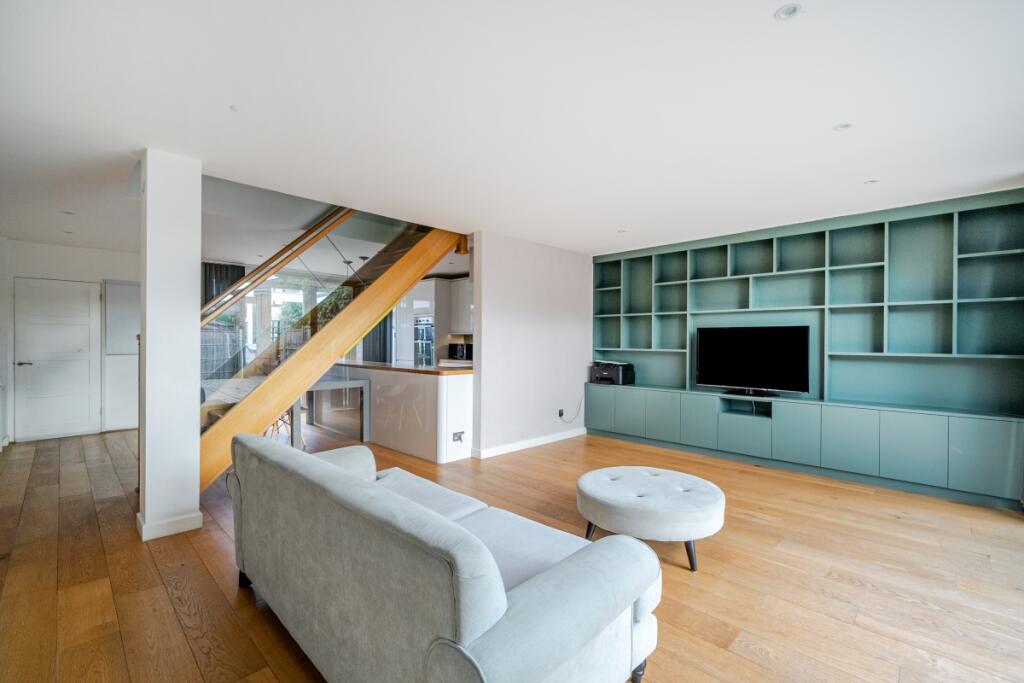 3 bed Mid Terraced House for rent in Windsor. From Hamptons - Windsor