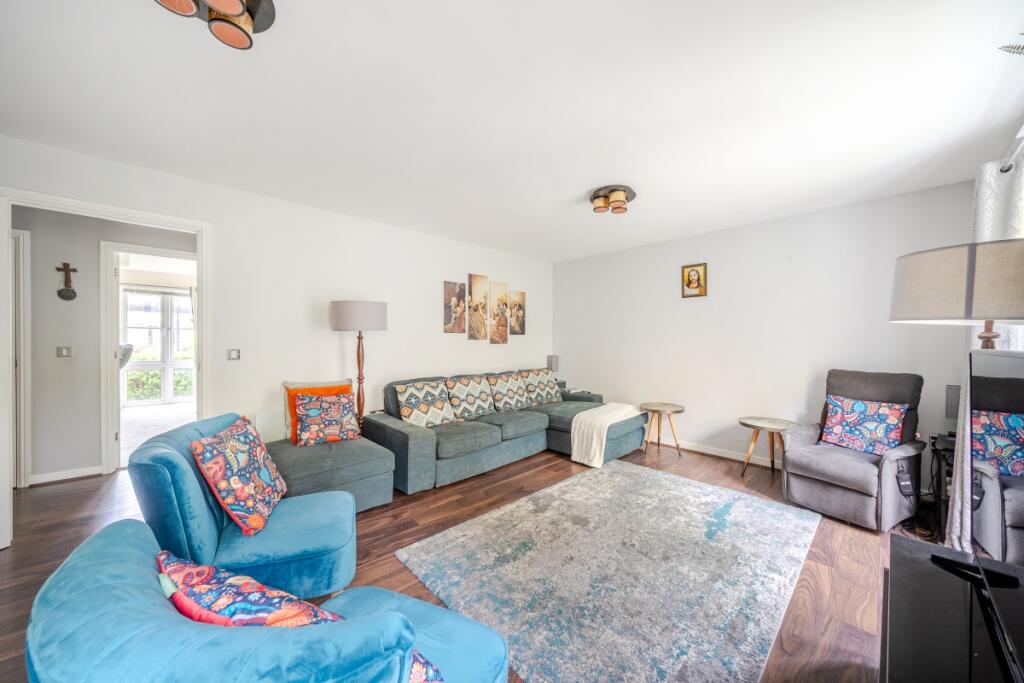 3 bed Apartment for rent in Windsor. From Hamptons - Windsor