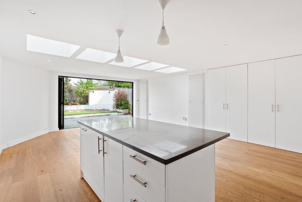 5 bed Town House for rent in Windsor. From Hamptons - Windsor 5 bed Town House for rent in Windsor. From Hamptons - Windsor